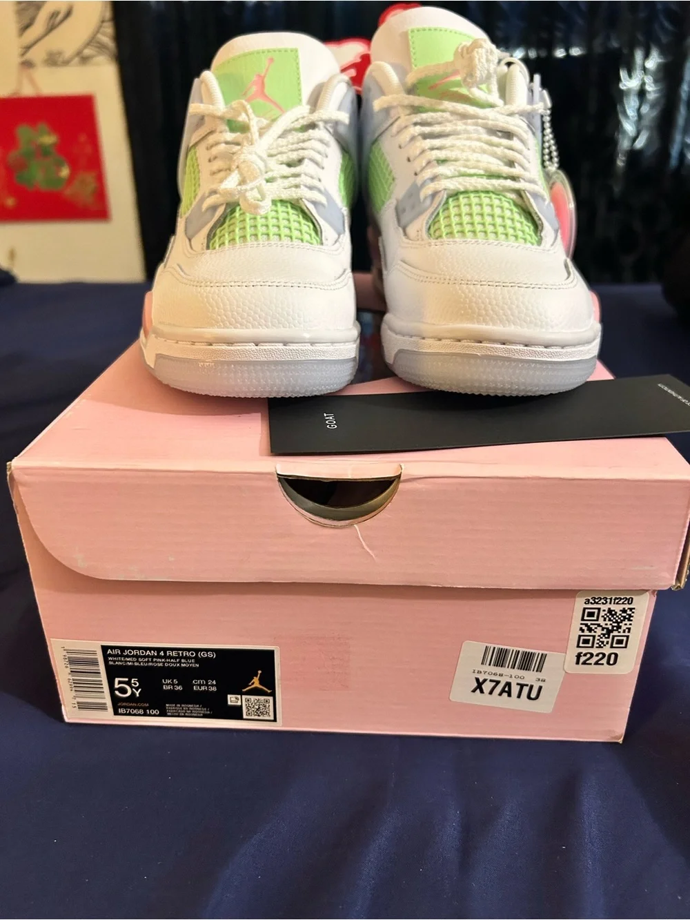 Jordan Kids' Retro Sneakers in White and Light Green